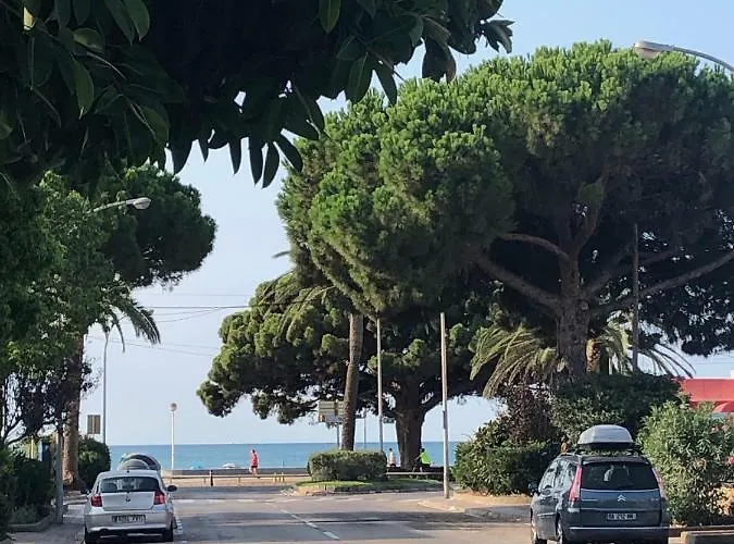 펜션 Playa Prat D'en Fores 캠브릴스